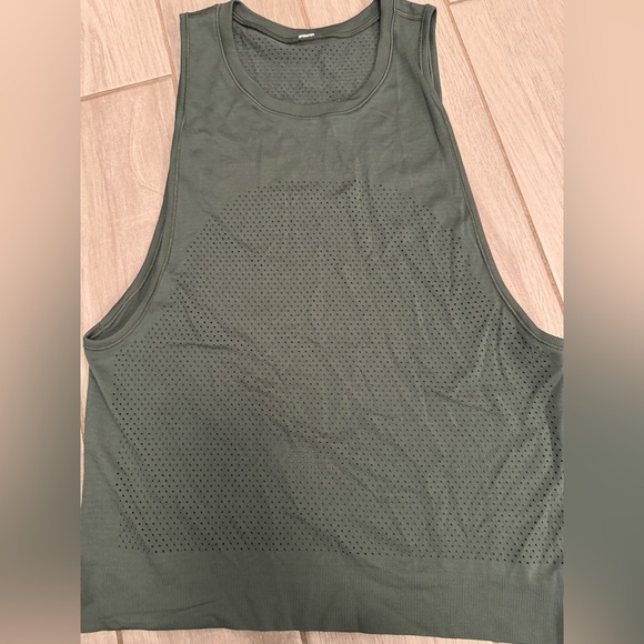 Lululemon forest green perforated breeze muscle tank size 8 - Picture 11 of 13